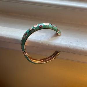 Green, spring clasp girl’ bracelet